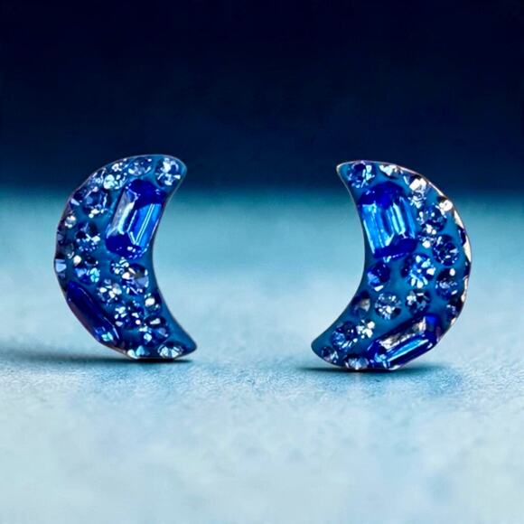 Sterling Jewelry - Vintage Sterling Silver Blue Rhinestone Domed Crescent Moon Stud Earrings 3D